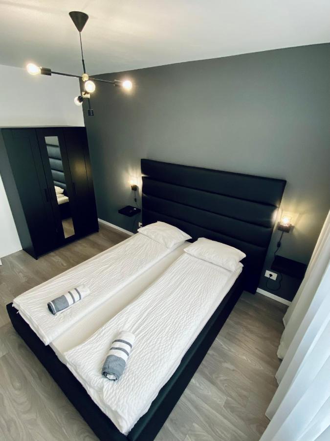 Happyhome Central Deluxe Apartments Орадя Экстерьер фото