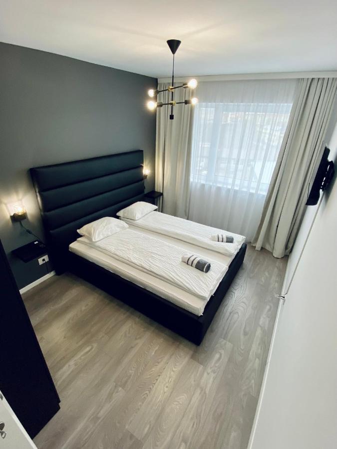 Happyhome Central Deluxe Apartments Орадя Экстерьер фото